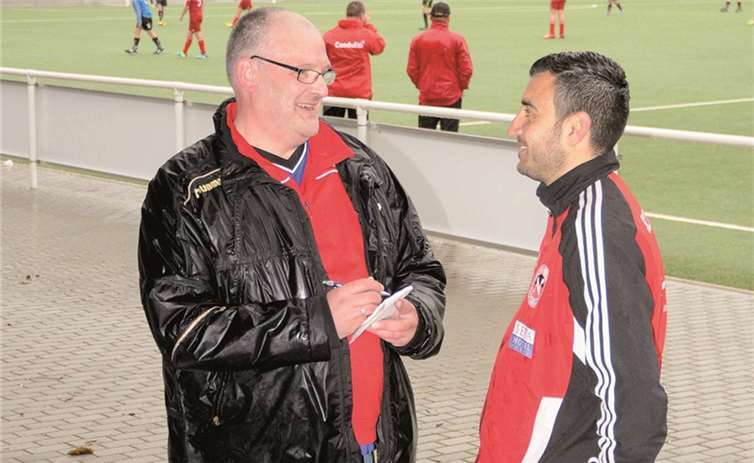 Sijamak Sauer (rechts) im Gespräch mit Peter Eckhardt. Norbert J. Becker