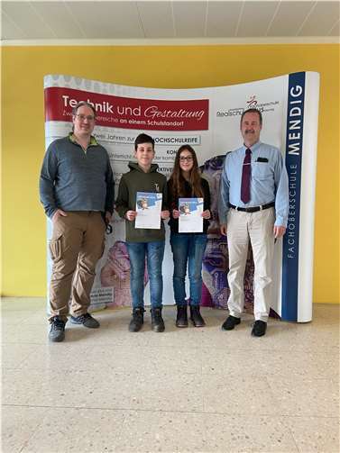 Silas Prager (2.v.l.) und Lea Schäfer (2.v.r.) erreichten beide den ersten Platz.  Foto: privat