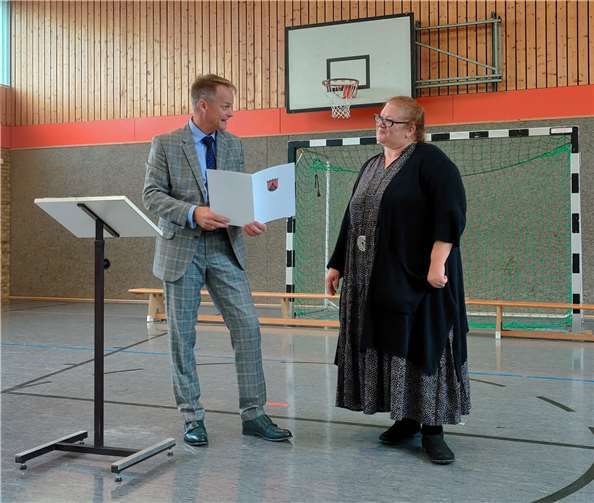 Silke Ihlenfeld wurde in ihr neues Amt als Rektorin eingeführt.Foto: Verbandsgemeinde Kaisersesch