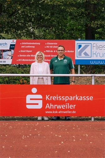 Silke Seul, Leiterin des Beratungscenters Remagen, und Thomas Schuster, Geschäftsführer des SV Remagen