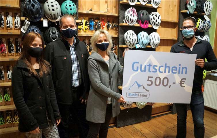 Silke, Thomas und Jenna Meurer aus Wehr und Andre Meyer (r.) vom Basislager Ahrweiler.Foto: privat