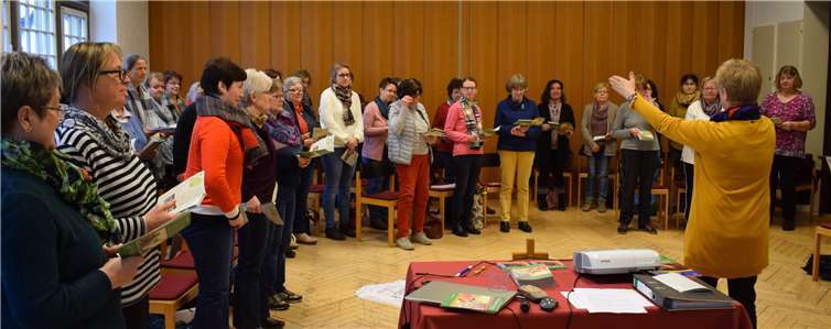 Simbabwe steht im Mittelpunkt des diesjährigen Weltgebetstages am ersten Freitag im März. Das Dekanat gab unter anderem während eines Vorbereitungstreffens in Bad Ems den Gemeindeteams zahlreiche Anregungen zur Gestaltung ihrer ökumenischen Feiern.Foto: Dekanat Nassauer Land