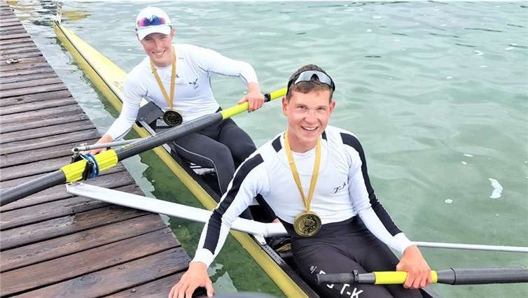 Simon H., Schüler des KuBa Münstermaifeld und sein Partner Valentin W. (Trier) gewinnen deutlich den Riemen-Zweier U19 beim Ranglistenrudern in München. Foto: privat
