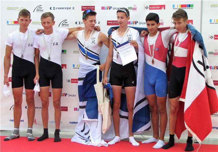 Simon Haible und Julian Harwarth (1. u. 2. v. li.) kamen knapp hinter Koblenz und vor Hameln auf den Silberrang.