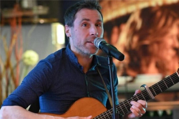 Simon Kempston live in Neuwied