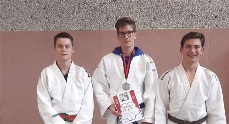 Simon Patzke, Vizemeister Jannik Theisen, Nico Schnapp (v.l.).