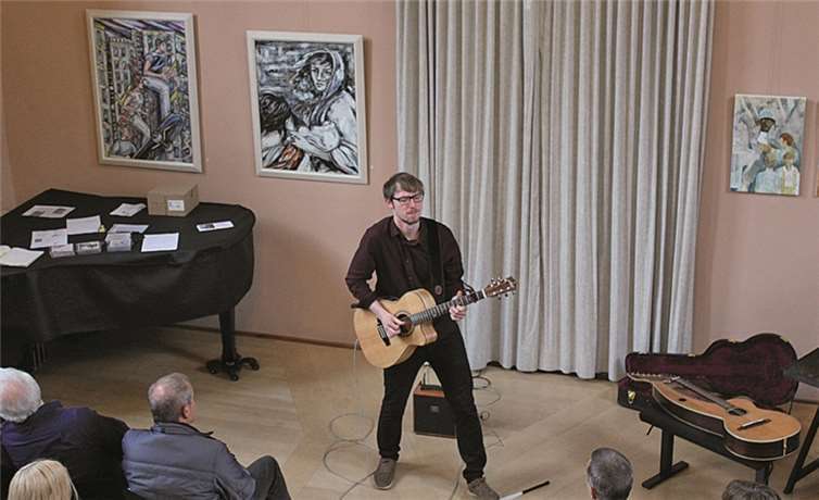 Simon Wahl in der Ehemaligen Synagoge. RERE