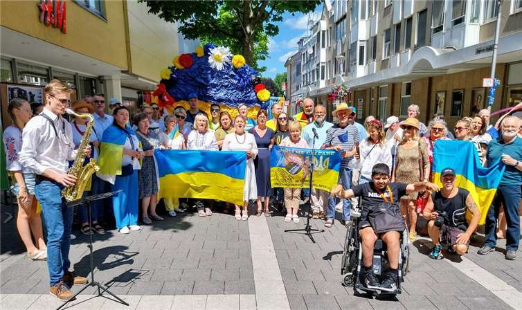 Simon Waldeck trug auf seinem Saxophon als gelungenem Abschluss die ukrainische Hymne und die Ode an die Freude vor.Foto: Peter Schwarz