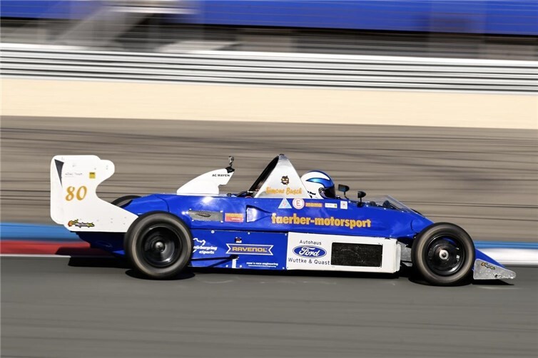 Simone Busch im Formel Ford 2000