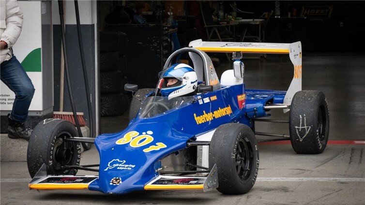 Erfolgreicher Saisonabschluss für Simone Busch vom AC Mayen  Simone Busch im Formel Ford 2000.  Fotos: Färber-Motorsport