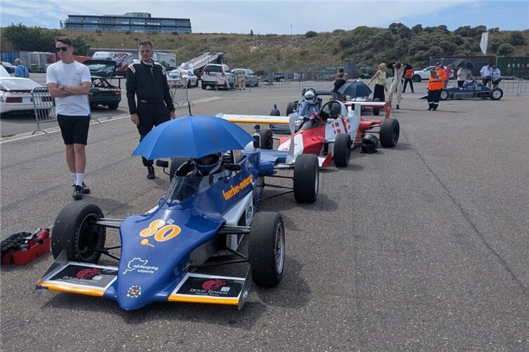 Simone Busch im Vorstart zum Historic Monoposto Race in Zandvoort