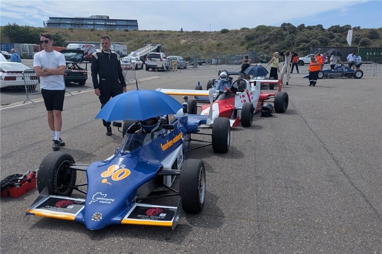 Simone Busch im Vorstart zum Historic Monoposto Race in Zandvoort
