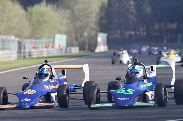 Simone Busch(#80) und Frank Färber (#65) im Formel Ford 2000.