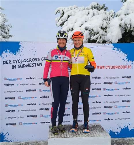 Simone Neher bei der Siegerehrung.  Foto: privat