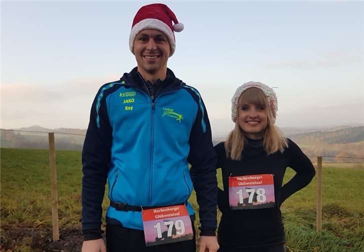 Sina Marzilius und Kay Daleki vom Lauftreff SV Weitersburg konnten beim Glühweinlauf in Hachenburg jeweils den ersten Platz in ihrer Altersklasse gewinnen.Foto: privat