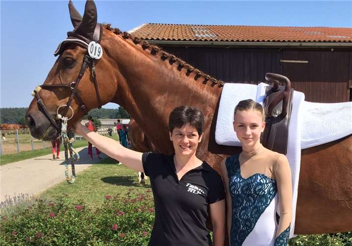 Sina Rückert startete für Bad Ems beim internationalen Voltigierturnier in Krumke/Sachsen-Anhalt.