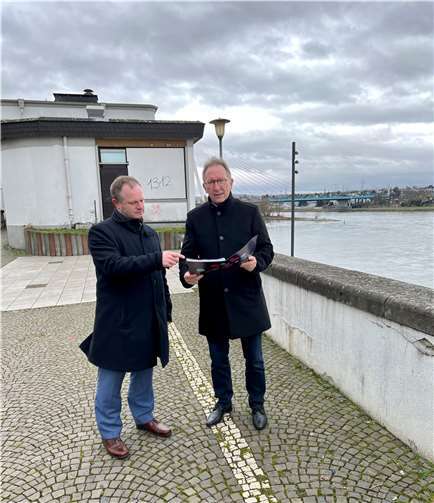Sind für die Revitalisierung der Deichkrone: Oberbürgermeister Jan Einig und CDU-Bundestagsabgeordneter Erwin Rüddel. Foto: privat