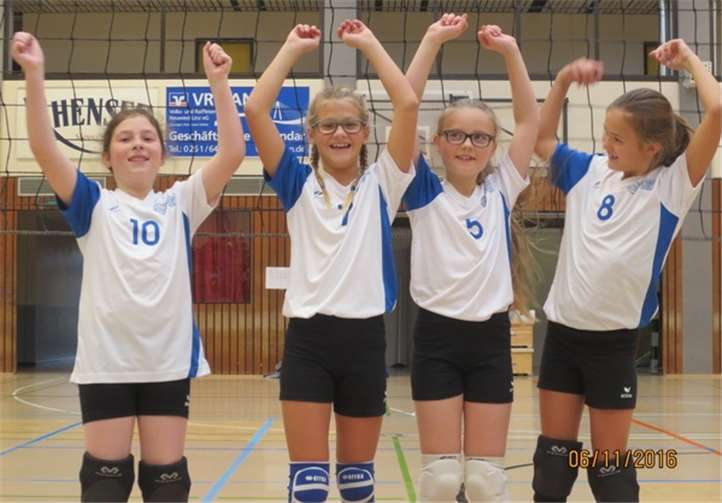 Sind stolz auf ihre ersten Punkte: v.li. Lilly Kurth, Elea Schlederer, Djamila Roll und Lena Schultze.privat