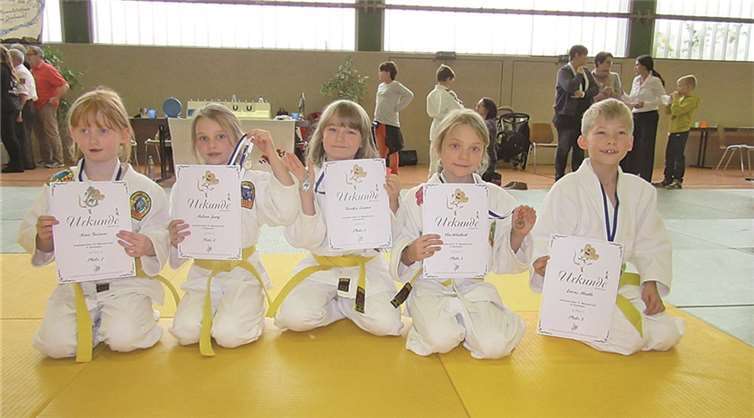 Sind stolz (v.l.n.r.): Nina Reiners, Melina Jung, Kerstin Deurer, Cleo Würkert, Lucas Marth. privat