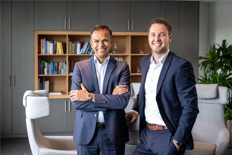 Sind zufrieden mit dem Jahresergebnis: die beiden Vorstände Mithun Basu und Christoph Hesse (von links).