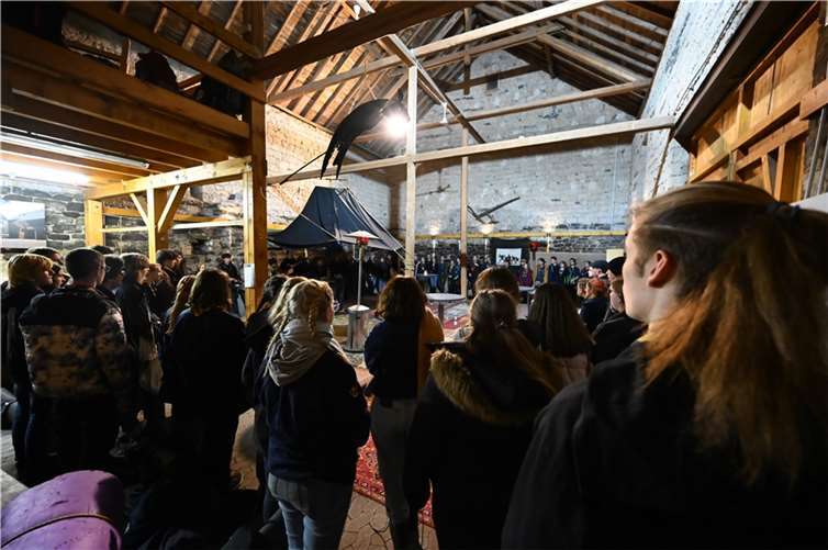 Singerunde in der Dorfscheune.