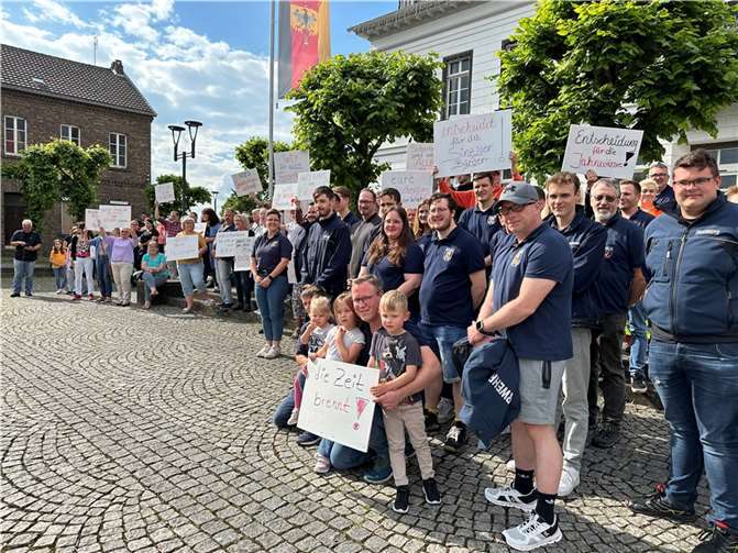 Sinziger Bürger taten ihren Unmut kund. Foto: ROB