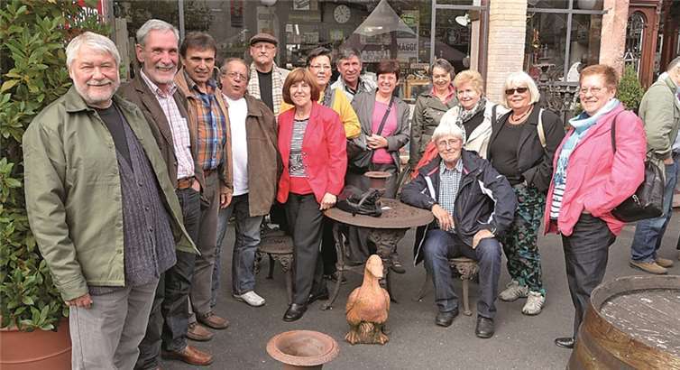 Sinziger Jahrgang 1950-1951 traf sich in geselliger Runde.  Privat