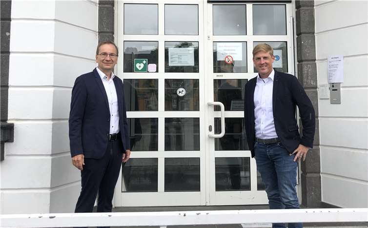 Sinzigs Bürgermeister Andreas Geron empfing vergangene Woche Christoph Schmitt, den Kandidaten der SPD für die Bundestagswahl, im Rathaus in Sinzig.Foto: privat