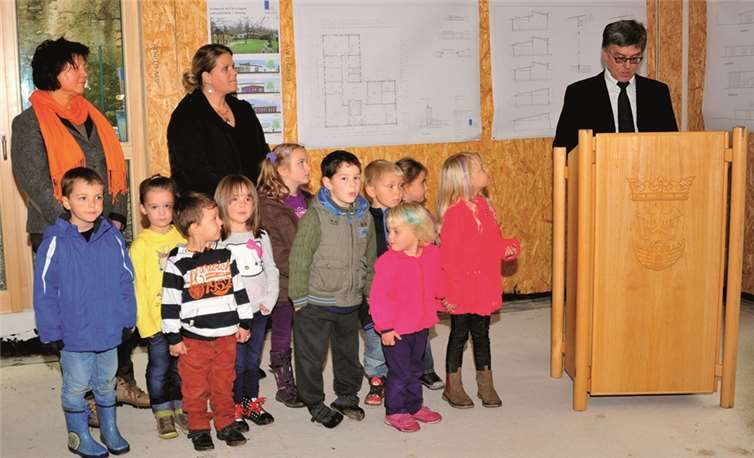 Sinzigs Bürgermeister Wolfgang Kroeger begrüßte die großen und kleinen Gäste.RÜ