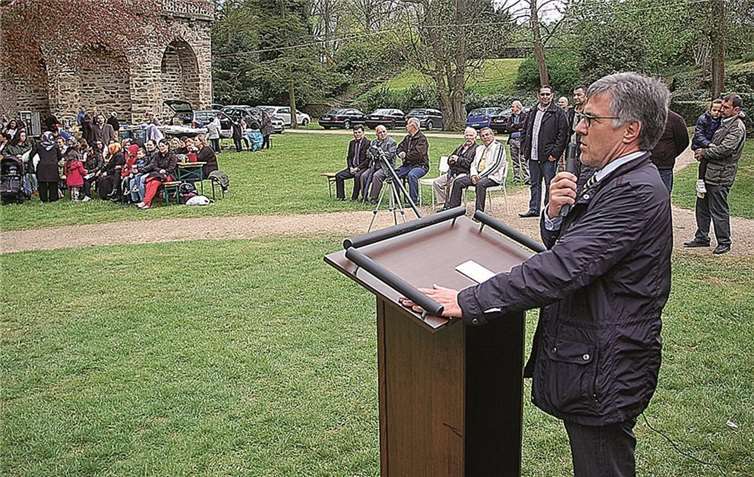 Sinzigs Bürgermeister Wolfgang Kroeger sagte in seiner Ansprache: "Eine bunte Vielfalt spiegelt sich in den Religionen und Nationalitäten der Menschen wieder, die dieses Fest gemeinsam feiern."
