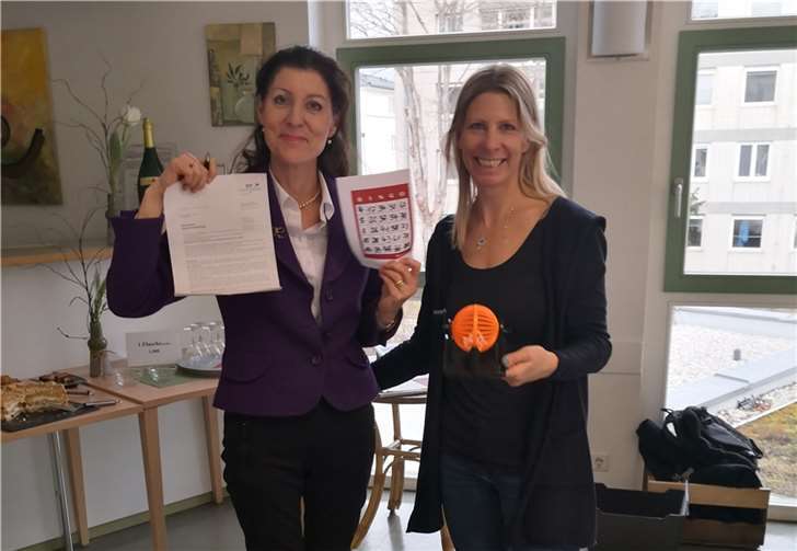 Sissi Müller (l.) freute sich über die Überraschung.  Foto: privat
