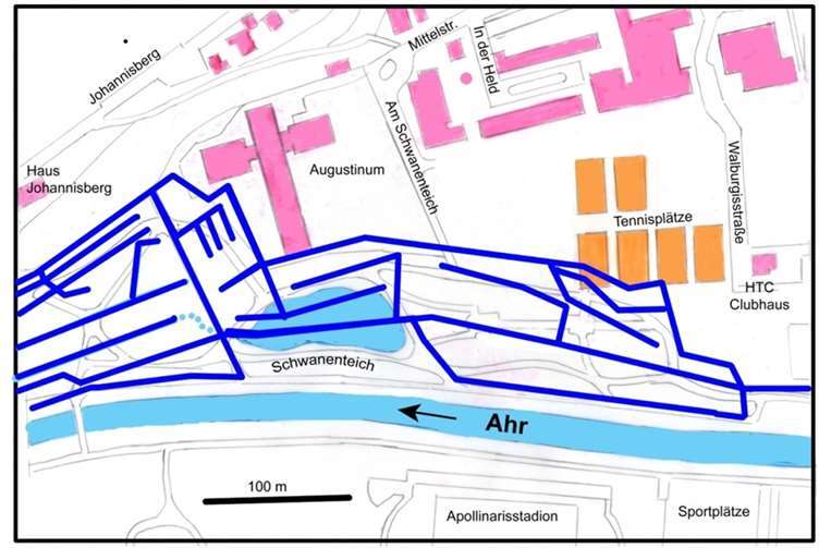 Situationsplan des heutigen Kaiser-Wilhelm-Parks mit angrenzender Bebauung. Darüber ist das Kanalsystem der Kunstwiesen gelegt, welches bis zur Anlage des Kaiser-Wilhelm-Parkes bestand. Dieses System ist die Fortführung des Wiesenkanals der Bade Gesellschaft. Man erkennt deutlich, wie der Grundriss des Parks schon mit Anlage des Kanalsystems geschaffen wurde, die äußeren Stränge dieses Systems bilden die Grenze des Kaiser-Wilhelm-Parks. Grafik: HJR
