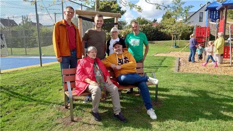 Sitzend v.l: Monika Zilg-Wiehlpütz, Michael Christmann; stehend v.l.: Peter Marienfeld, Daniel Südhof, Marina Gierenz, Norbert Gierenz.  Foto: privat