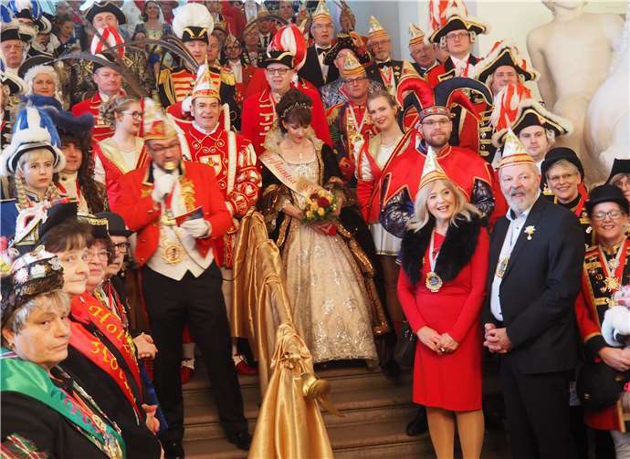 Sitzungspräsident Johannes Fischer konntezahlreiche Gäste im Kurfürstlichen Schloss begrüßen. Fotos: HH