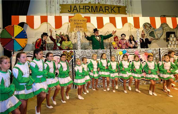 Sitzungspräsident Julius Schweisthal eröffnete in der Mosella Halle den Jahrmarkt der Närrigkeiten. Fotos: -EP-