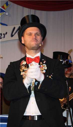 Sitzungspräsident Markus Laux mit melancholischem Blick. Er moderiert normalerweise beim KV „Escher Wend“ das Narrenspektakel.