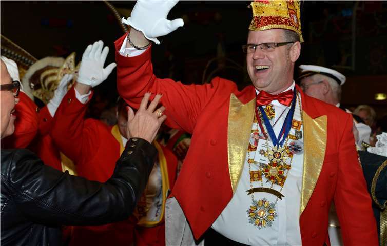 Sitzungspräsident Mirco „Howie“ Hauschild beim Einmarsch.