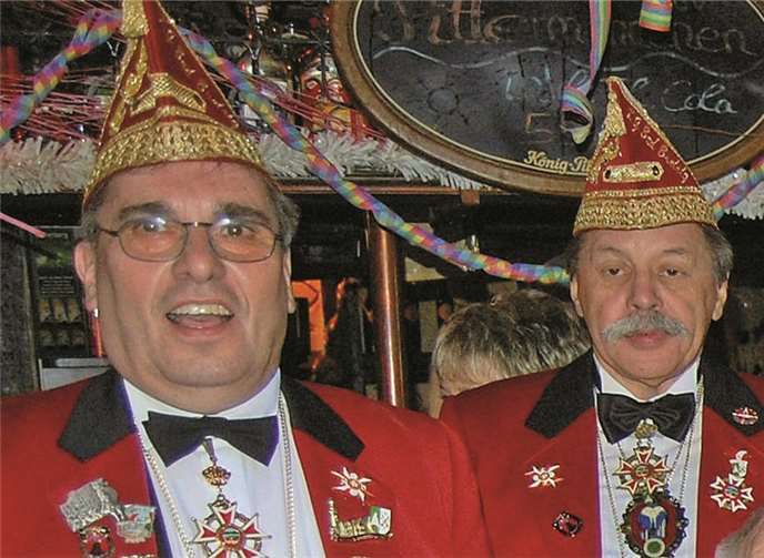 Sitzungspräsident Wolfgang Gerlitz (vorne) und KG-Vorsitzender Rolf Henzgen begrüßten die Gäste des Elferrats-Empfangs.FA