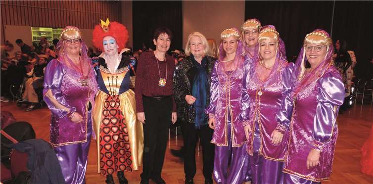 Sitzungspräsidentin Melanie Rieß (2.v.l.) und die Leitung des Caritaszentrums Mendig freuten sich über den Besuch von Hedi Thelen (MdL), und Birgit Meyreis (Kreisbeigeordnete).