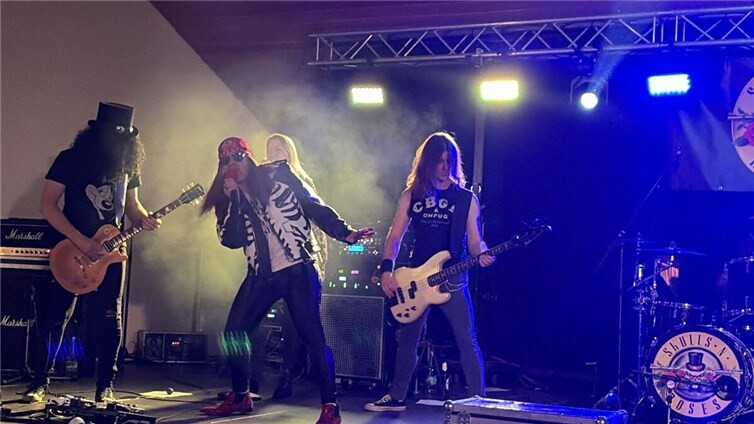 Skulls N‘ Roses rockte die Brohltalhalle.  Foto: Ortsgemeinde Oberzissen