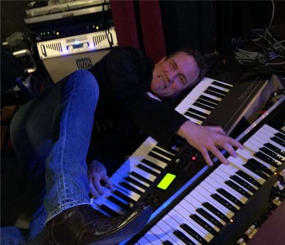 Slapstick statt Zugabe: Francesco Frentrops Sondereinlage am Keyboard.