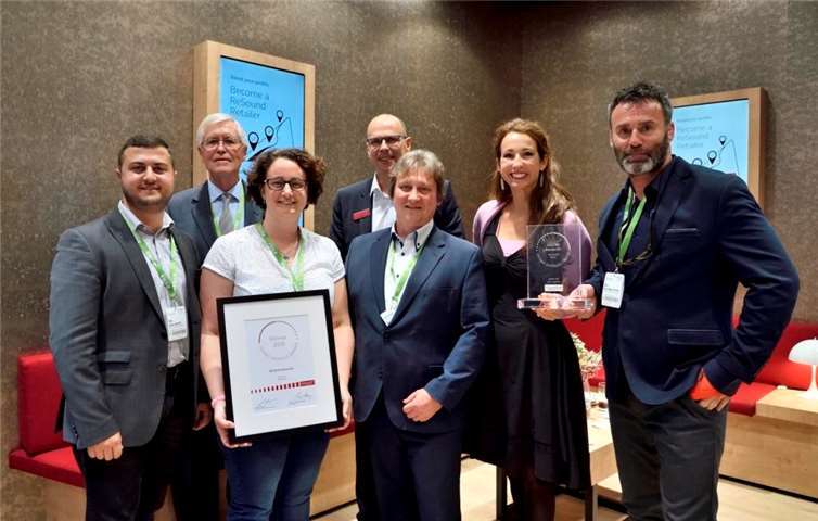 „Smart Hearing Award 2018“ geht an BECKER Hörakustik, Stammhaus Koblenz – Dan Hilgert-Becker und Eva Keil-Becker (vordere Reihe 1. und 2. von rechts) mit Mitarbeitern von BECKER Hörakustik sowie Hörforscher Prof. Dr. Jürgen Kießling (hinten li.) und Jochen Meuser, Geschäftsführer der GN Hearing GmbH (hinten re.)Möller/Resound