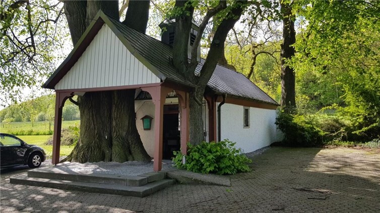 So eine Standard-Kapelle ist bei den herkömmlichen Sightseeingtouren nicht unbedingt in den Top 10 mit dabei, schon gar nicht im Westerwald.