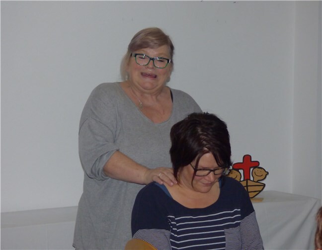 So entspannend können Mitgliederversammlungen sein (Birgit Mai und Silvia Louboutin).privat