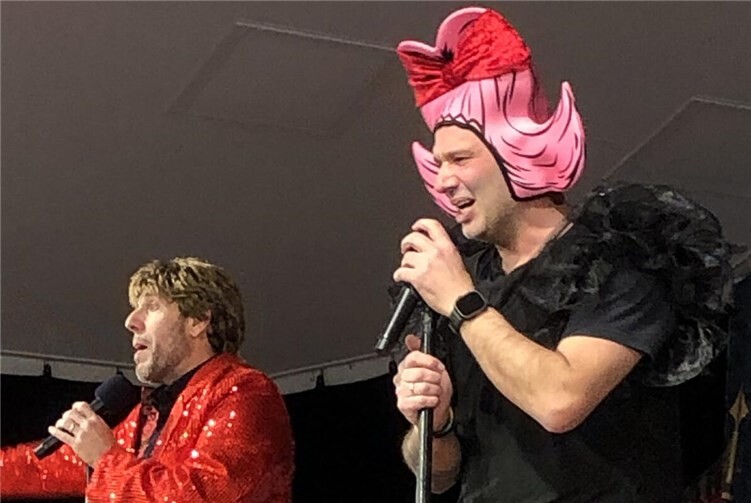 So gut die Stimmung im Saal war, so abwechslungsreich und unterhaltsam zeigte sich das Programm der Sitzung.