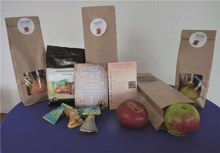 So lange der Vorrat reicht, gibt´s in der Mendiger Bratapfelwoche für die Kunden und Besucher je eine mit den entsprechenden Zutaten und einem Rezept bestückte Tüte