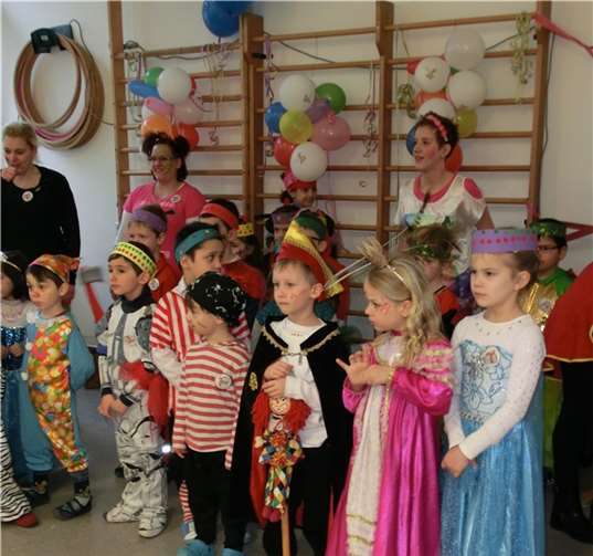 So prächtig kostümiert wurde der hohe Besuch erwartet..