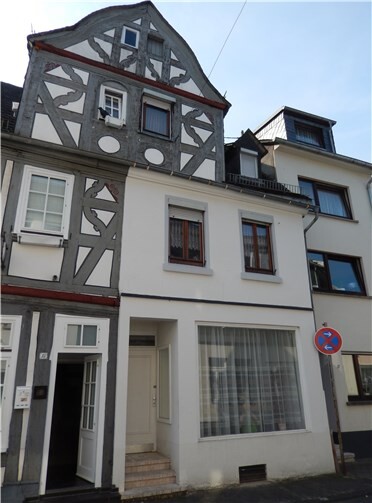 So sah das Ensemble Steinweg 13 und 15 vor der Sanierung aus.