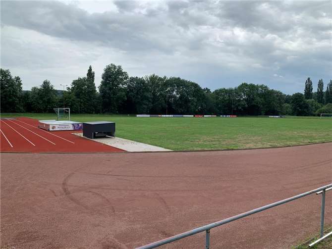 So sah das Rhein-Ahr-Stadion vor der Flut aus - der Ersatzneubau könnte Ende 2025 starten.  Foto: ROB