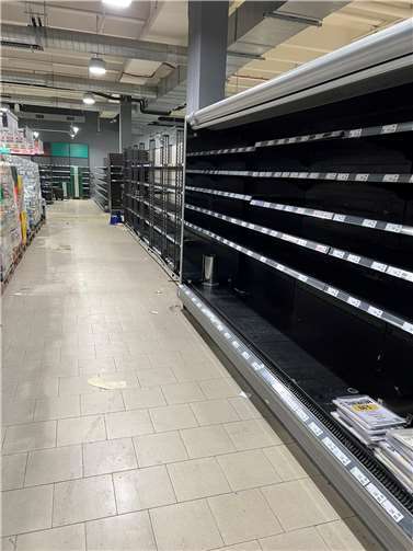 Im E-Center Kreuzberg tut sich etwas! So sah es an Tag 1 der Renovierung aus.